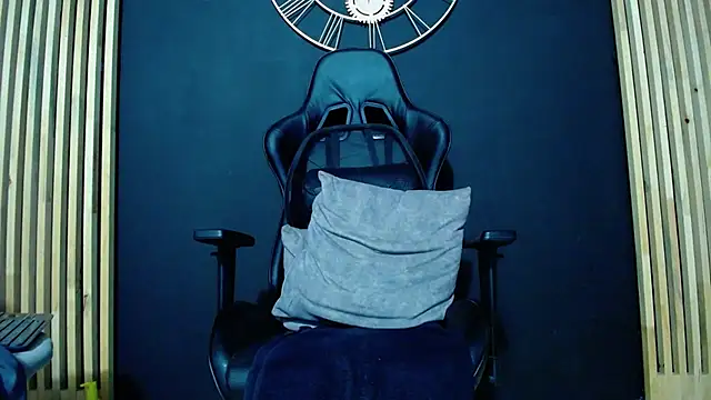 Snapshot of Maxxxpowerful chatting on 03.04.25 Maxxxpowerful online show from 03.04.25