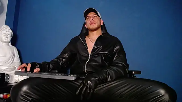 Snapshot of Maxxxpowerful chatting on 11.05.25 Maxxxpowerful online show from 11.05.25