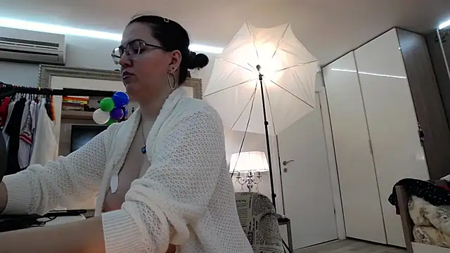 ILoveToFeelU online show from 02.23.25