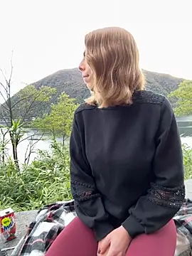 Snapshot of Mia_Railey chatting on 10.27.25 Mia Railey online show from 10.27.25