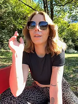 Snapshot of Mia_Railey chatting on 10.28.25 Mia Railey online show from 10.28.25