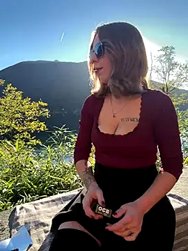 Snapshot of Mia_Railey chatting on 11.05.25 Mia Railey online show from 11.05.25