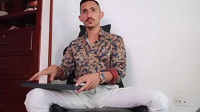 HomeAloneK online show from 11.25.25