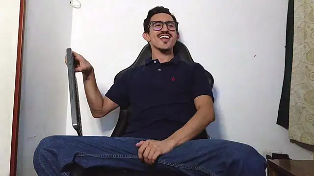 Snapshot of HomeAloneK chatting on 02.11.26 HomeAloneK online show from 02.11.26