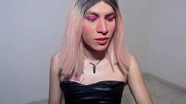 HugeDanex online show from 11.25.25