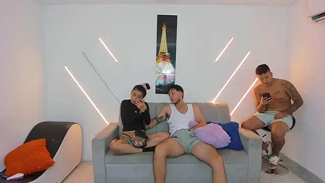 Snapshot of brutal_sex_room2 chatting on 11.30.25 brutal sex room2 online show from 11.30.25