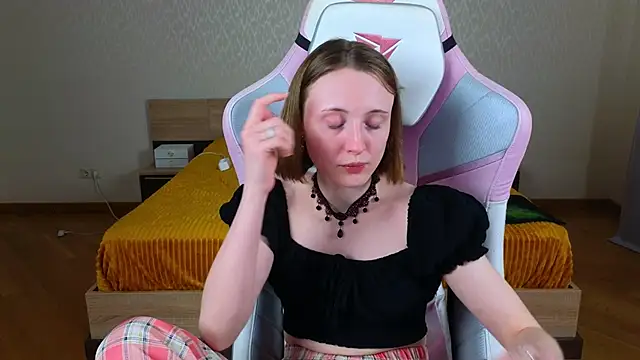 Cowell Adelina online show from 03.14.26