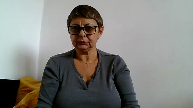 roseblak42 online show from 10.26.25