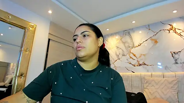 Snapshot of kiana_cream chatting on 06.19.26 kiana cream online show from 06.19.26
