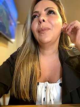  Abril-Office1 online show from 09.24.25