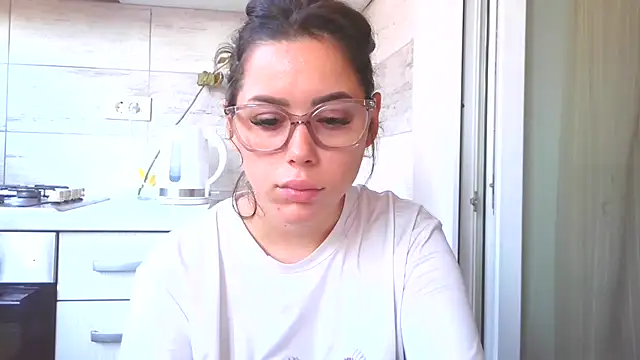 LovelyJulliette online show from 10.28.25