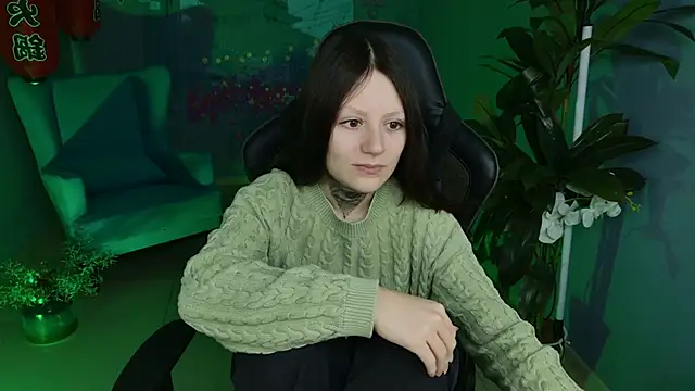 Snapshot of VeliraBraitberg chatting on 12.13.24 VeliraBraitberg online show from 12.13.24