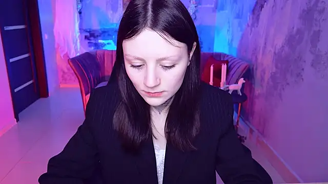 Snapshot of VeliraBraitberg chatting on 12.18.24 VeliraBraitberg online show from 12.18.24