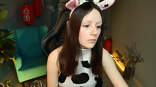 Snapshot of VeliraBraitberg chatting on 12.20.24 VeliraBraitberg online show from 12.20.24