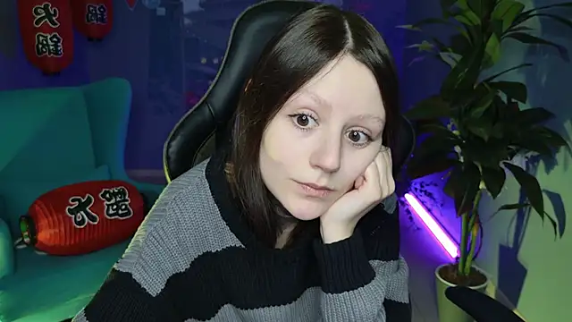 Snapshot of VeliraBraitberg chatting on 12.29.24 VeliraBraitberg online show from 12.29.24