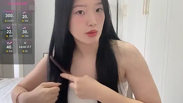 Snapshot of rose-u chatting on 10.30.25 rose-u online show from 10.30.25