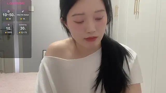 Snapshot of rose-u chatting on 11.17.25 rose-u online show from 11.17.25