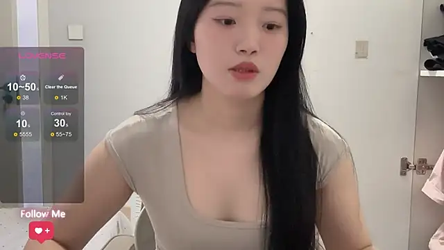 Snapshot of rose-u chatting on 11.26.25 rose-u online show from 11.26.25