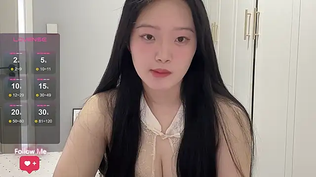 Snapshot of rose-u chatting on 11.29.25 rose-u online show from 11.29.25