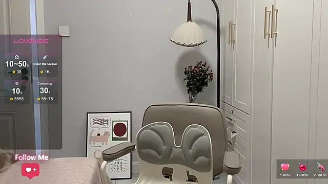 Snapshot of rose-u chatting on 12.04.25 rose-u online show from 12.04.25