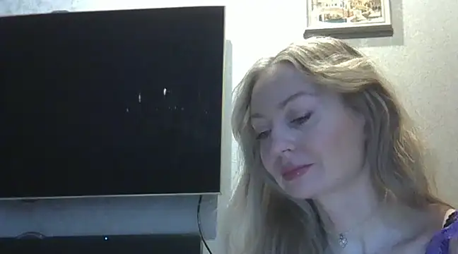 Snapshot of ZarinaSwift chatting on 12.09.24 ZarinaSwift online show from 12.09.24