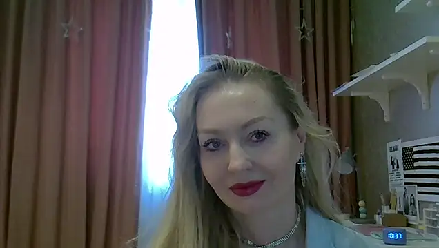Snapshot of ZarinaSwift chatting on 09.25.25 ZarinaSwift online show from 09.25.25