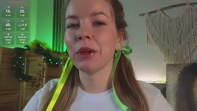 Snapshot of milly_shy chatting on 12.30.24 milly shy online show from 12.30.24