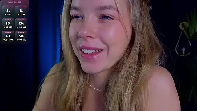 Snapshot of milly_shy chatting on 10.07.25 milly shy online show from 10.07.25