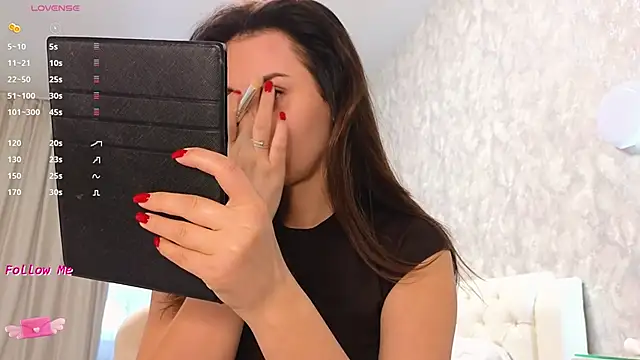 Snapshot of LaraSkinny chatting on 05.08.26 LaraSkinny online show from 05.08.26