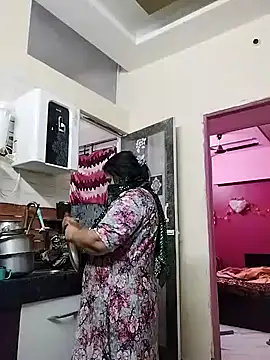 Snapshot of RESHMA_21 chatting on 02.22.25 RESHMA 21 online show from 02.22.25