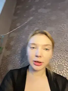 Snapshot of AmmyHot chatting on 12.22.25 AmmyHot online show from 12.22.25