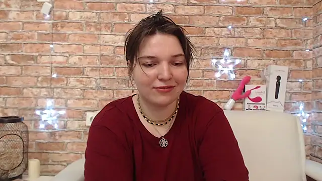 Amelia Kiss  online show from 12.16.25
