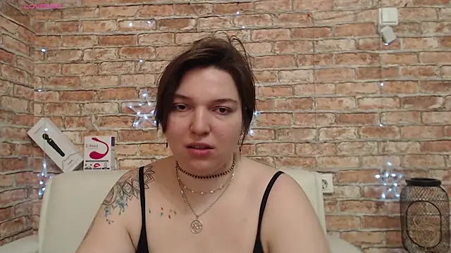 Amelia Kiss  online show from 02.17.26