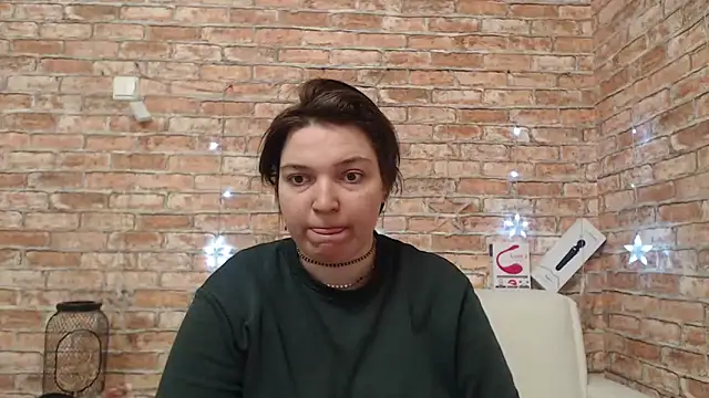 Amelia Kiss  online show from 02.20.26