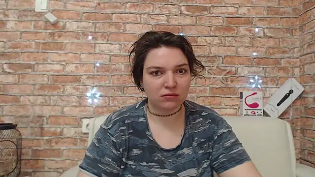 Amelia Kiss  online show from 04.19.26