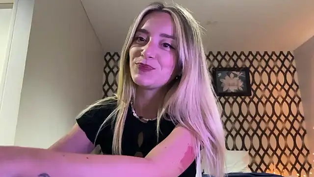 SirenaBelle online show from 03.13.25