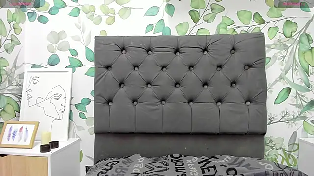 atilanadiaz7 online show from 02.12.25