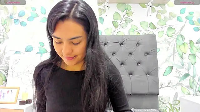 atilanadiaz7 online show from 02.18.25