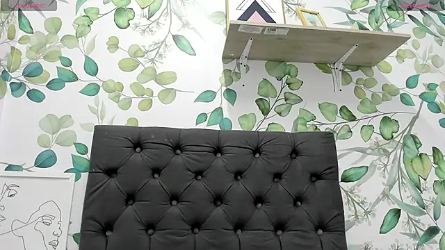 atilanadiaz7 online show from 02.23.25