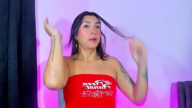 Snapshot of Camila_Coxx chatting on 12.15.24 Camila Coxx online show from 12.15.24