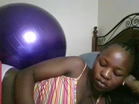 Snapshot of Sonnia_ chatting on 02.14.25 Sonnia online show from 02.14.25