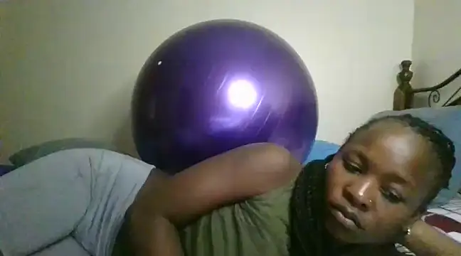 Snapshot of Sonnia_ chatting on 02.20.25 Sonnia online show from 02.20.25