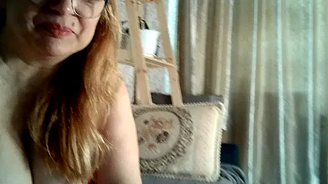 Snapshot of Aline_LoveFlowers chatting on 02.13.25 Aline LoveFlowers online show from 02.13.25