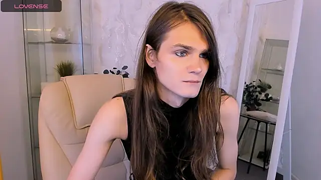 Snapshot of Will_Will_ chatting on 10.05.25 Will Will online show from 10.05.25