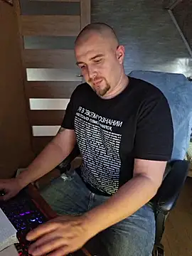 Foxyshaved online show from 11.04.25