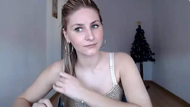 Snapshot of DagmarieFlirt chatting on 12.29.24 DagmarieFlirt online show from 12.29.24
