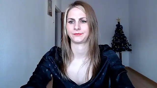Snapshot of DagmarieFlirt chatting on 12.30.24 DagmarieFlirt online show from 12.30.24