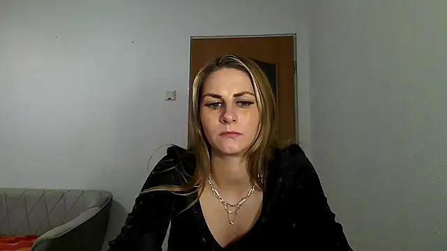 Snapshot of DagmarieFlirt chatting on 02.17.25 DagmarieFlirt online show from 02.17.25