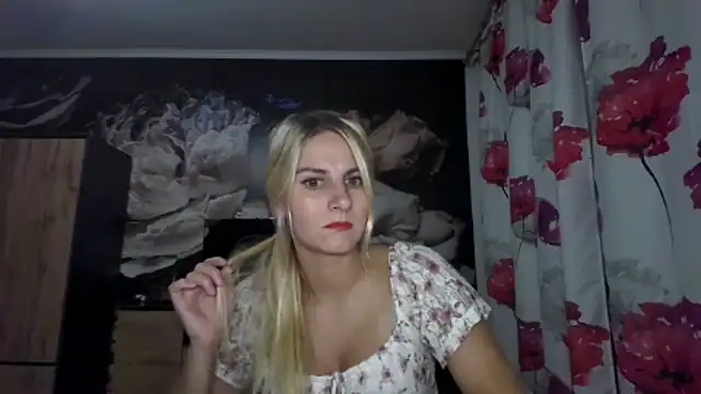 Snapshot of DagmarieFlirt chatting on 09.28.25 DagmarieFlirt online show from 09.28.25