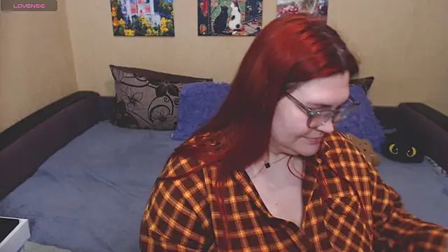 JuliaKeln online show from 04.18.26